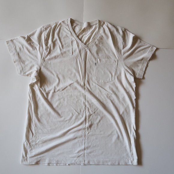 Levi’s V-Neck White T-Shirt - Picture 1 of 4